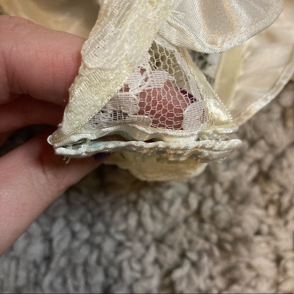 VINTAGE Gold Label VS White Lace Teddy Bodysuit - Picture 5 of 13